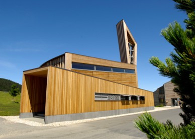Franziskuskirche aus Holz auf der Seiseralm